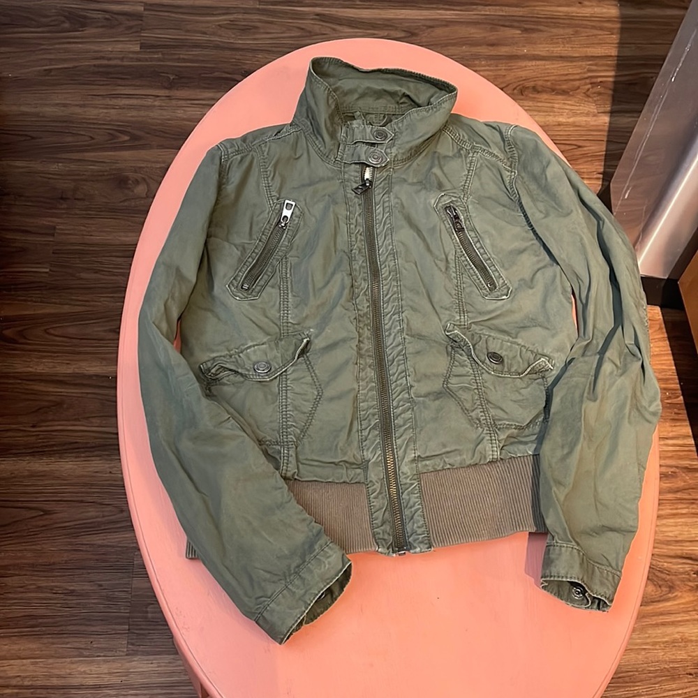 Green canvas fitted lightweight jacket